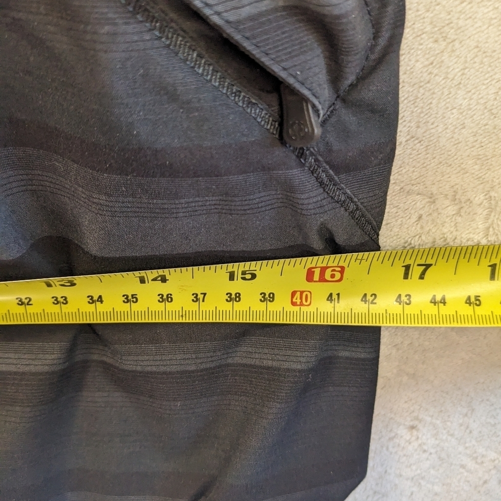 Lululemon Rare Run Hustle Black Jacket Micro Reflective Strip Hood Size 4 - Picture 16 of 16